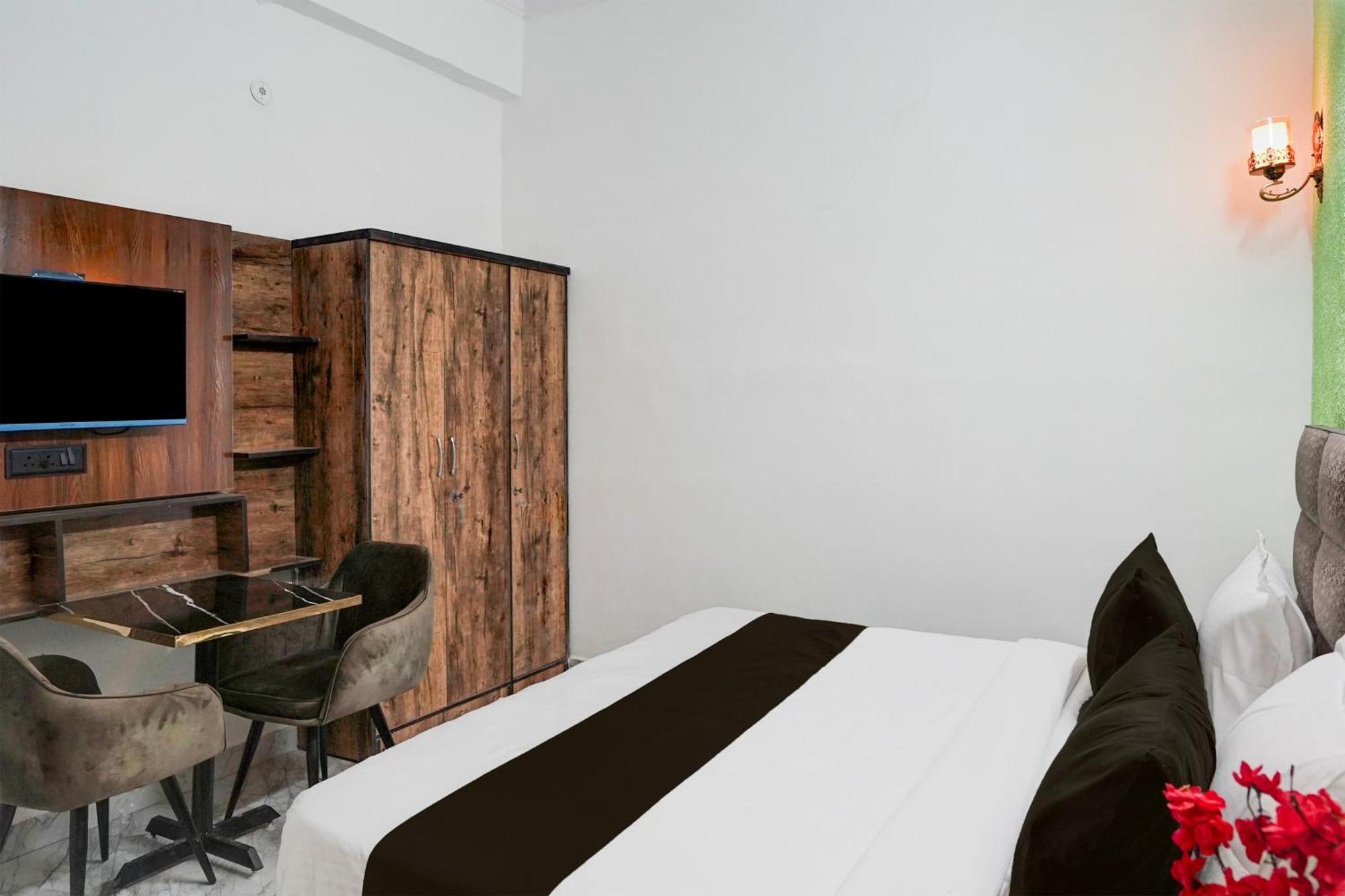 Collection O Shandilya Grand Residency Грейтър Нойда Екстериор снимка