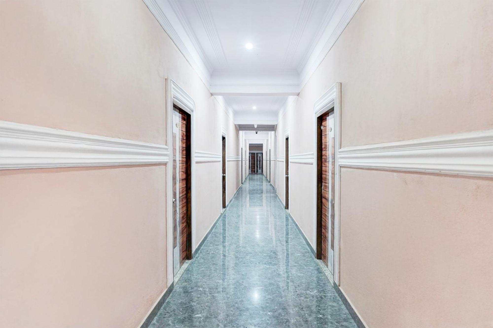 Collection O Shandilya Grand Residency Грейтър Нойда Екстериор снимка